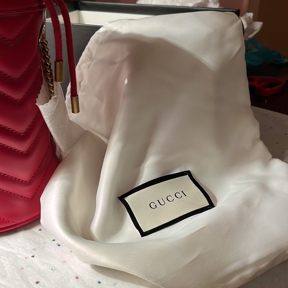 Authentic NEW Gucci GG Marmont Matelasse Leather Mini Bucket Bag Hibiscus Red - Picture 7 of 7